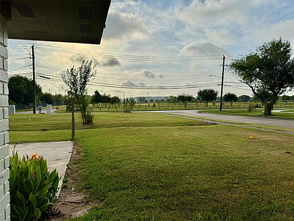 4th image of 6321 Apache Dr