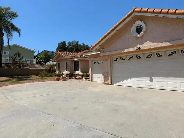 715 Marsopa Dr, Vista, CA 92081