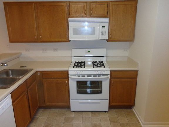 4th image of 523 Knoxbury Ct