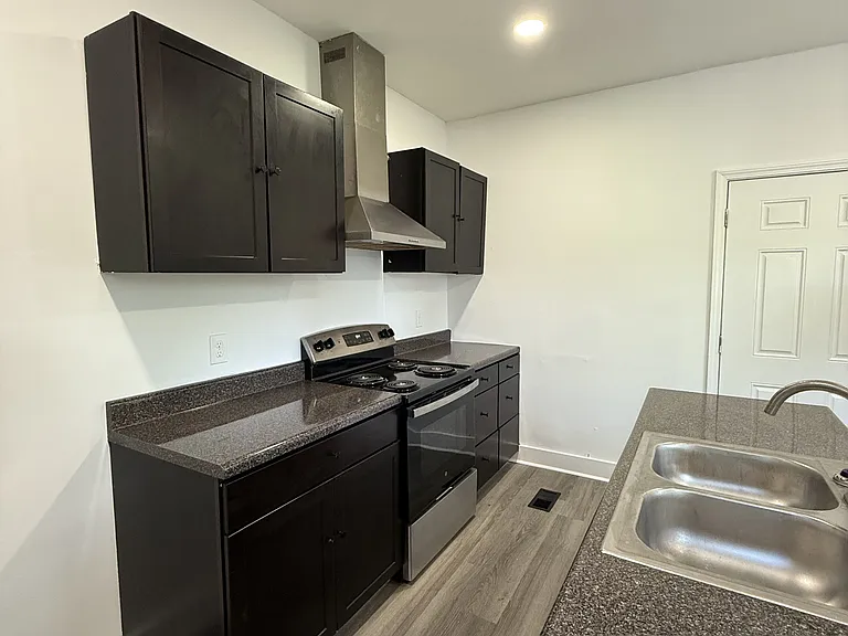 1031 Cotton Ave SW — Photo 5