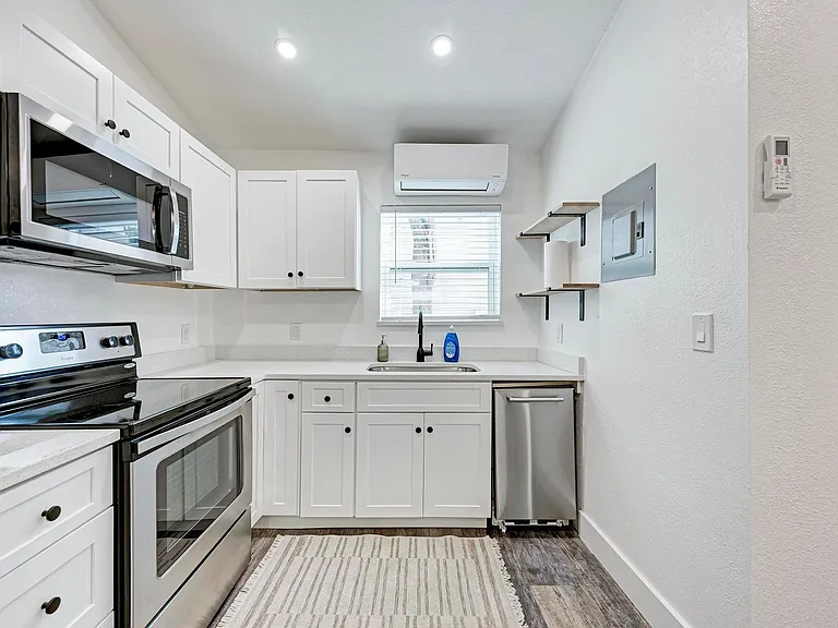 2302 Leon St #6 — Photo 10