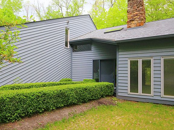 2nd image of 5 Laurelwood Dr