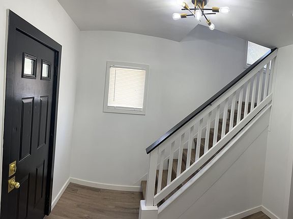 5th image of 3016 Dupont Ave N