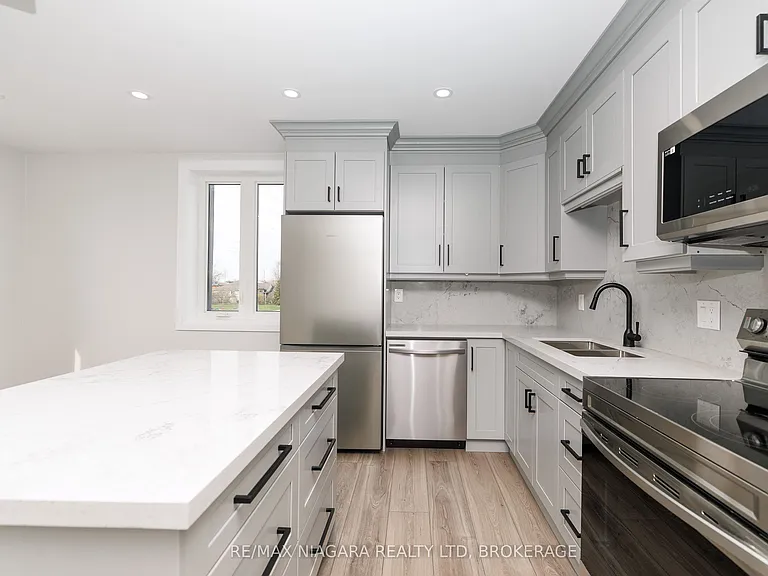 2 Lewis St #4 — Photo 6