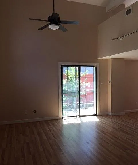 2120 E Broad St #10 — Photo 4