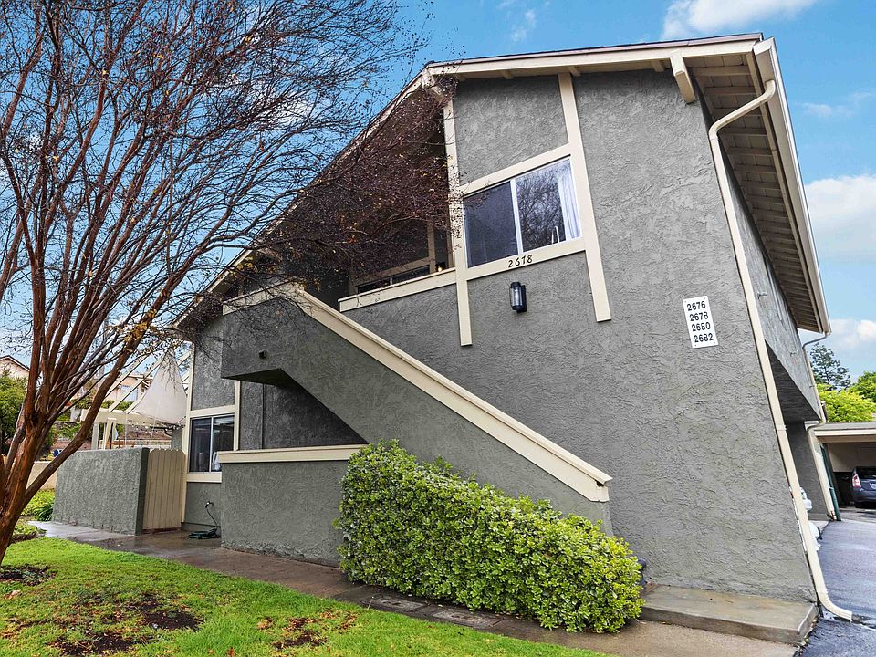 1st image of 2678 La Paloma Cir