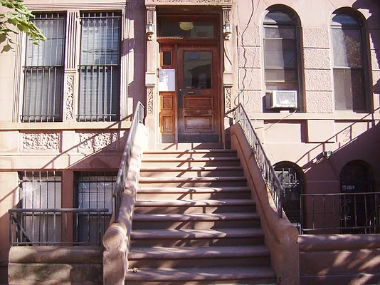 Rented by Perry Associates NYC Inc | media 6