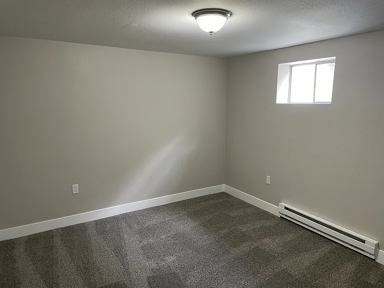 425 S Utica St — Photo 17