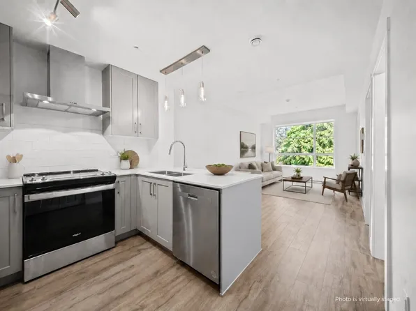 6338 King George Blvd #306, Surrey, BC V3X 0L5