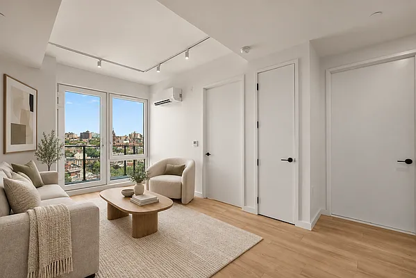 Living room, photo 1