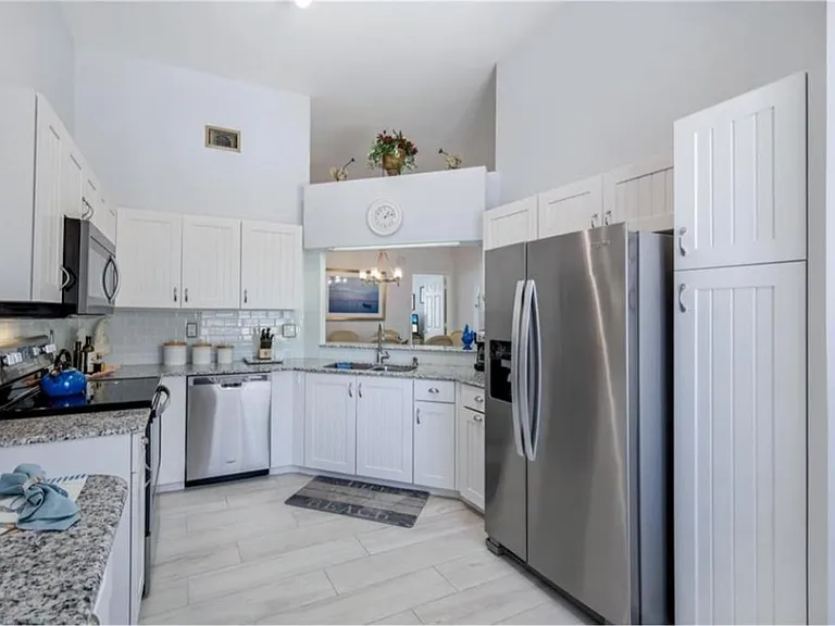637 Beachwalk Cir #E-203 — Photo 2