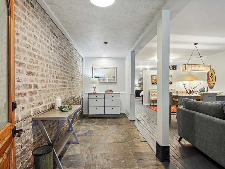 208 W Hall St #B — Photo 11