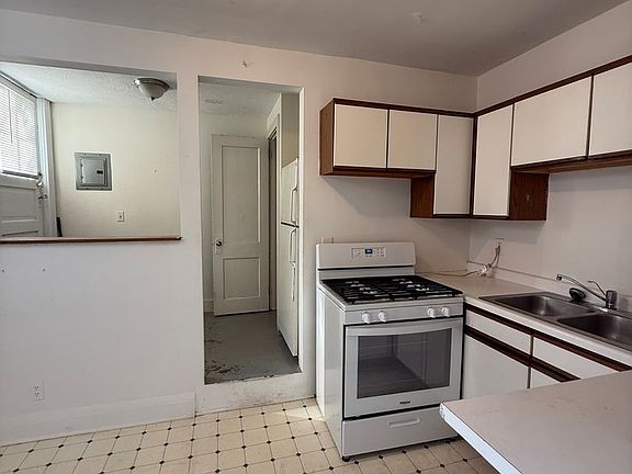 3rd image of 1419 W 27th St APT B