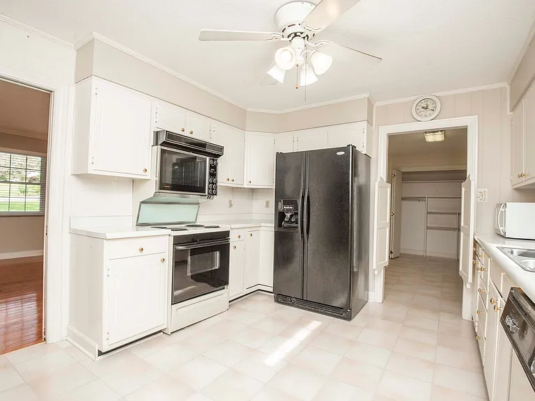 3924 Arline Dr — Photo 16