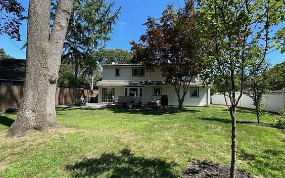 3rd image of 1742 Princeton Dr W