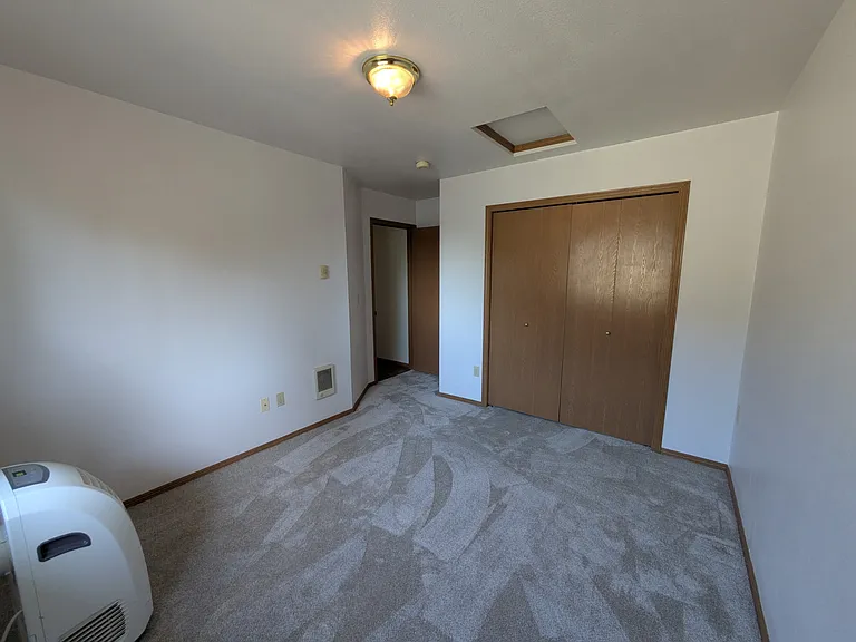 217 S Cedar St — Photo 4