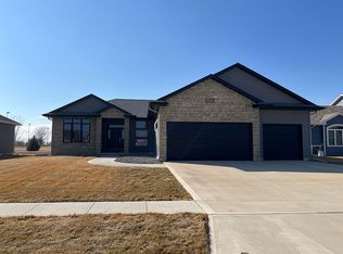 603 Kingston Cir, Sergeant Bluff, IA 51054