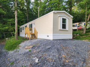 29 Dustin Dr, Bennington, VT 05201