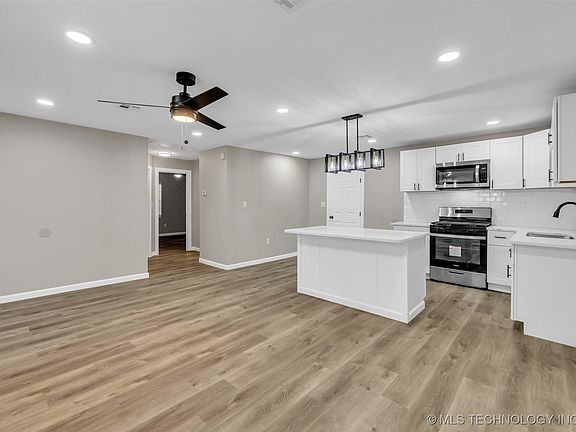 5th image of 1442 N Urbana Ave