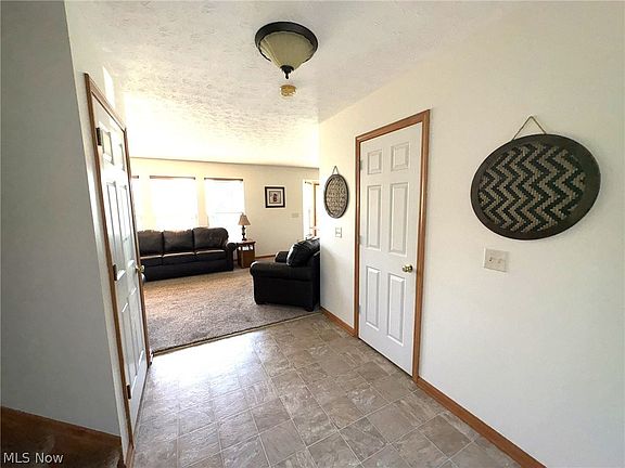 5th image of 203 Rivers Edge Dr