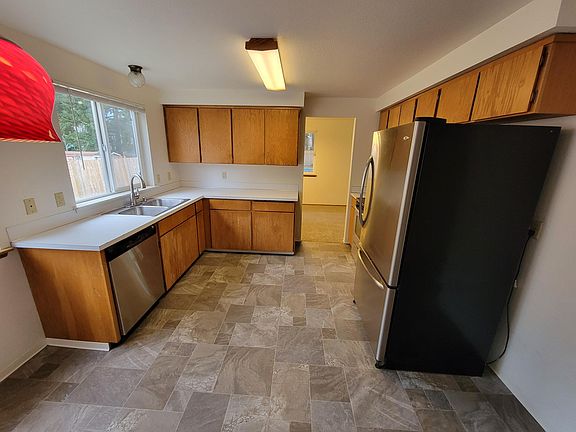 4th image of 16817 12th Avenue Ct E