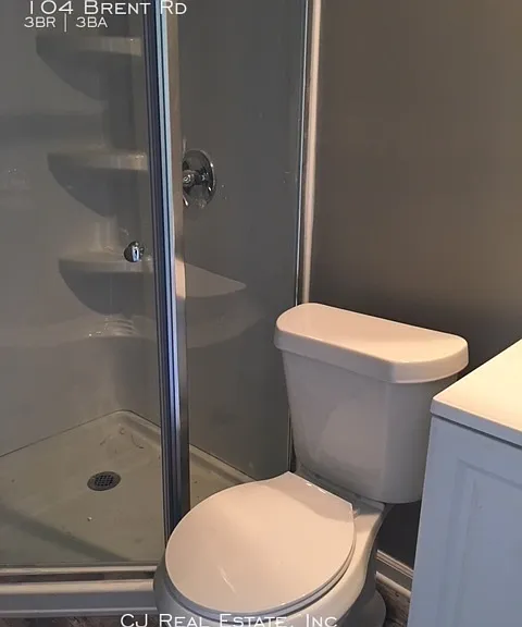 104 Brent Rd — Photo 7