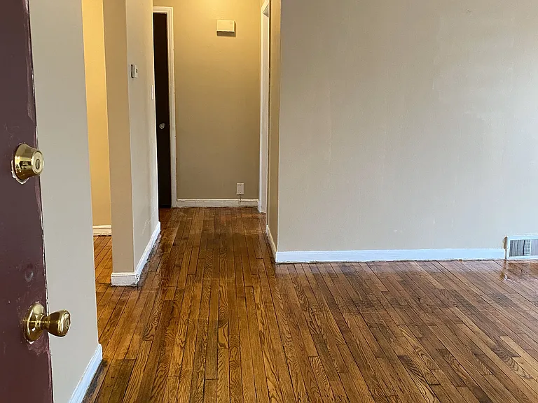 1890-1894 Ewald St #1 — Photo 9
