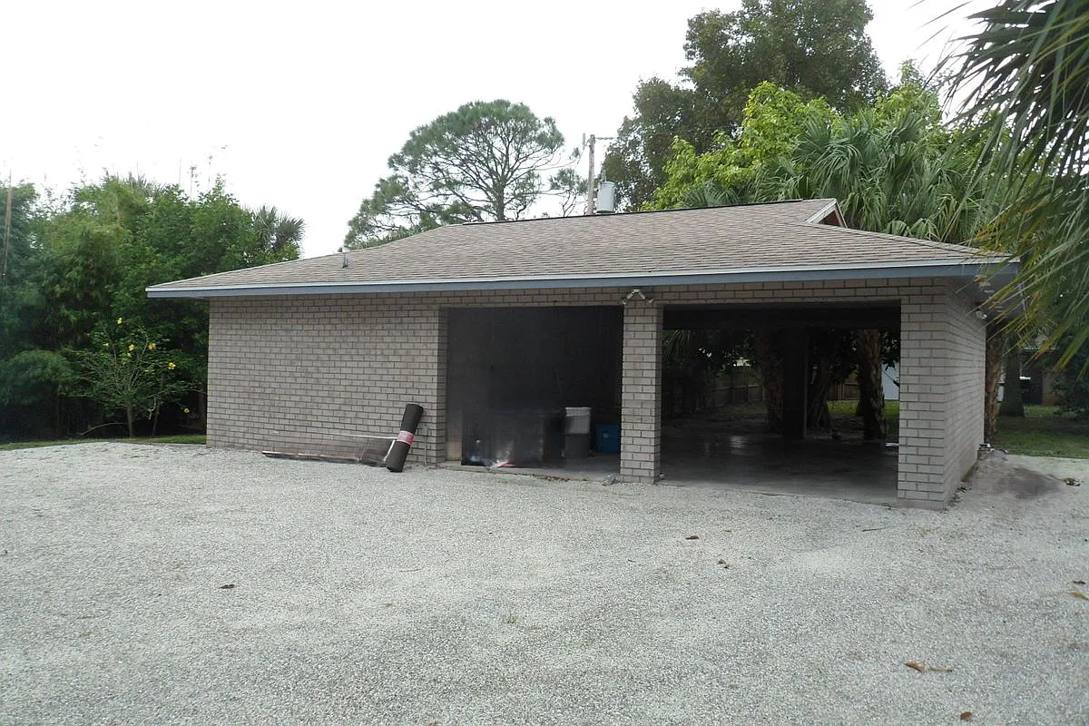 2049 SW Cranberry St — Photo 2