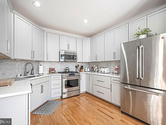 2nd image of 10187 Castlewood Ln