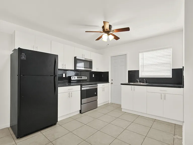 340 Madeira Ave #2 — Photo 3