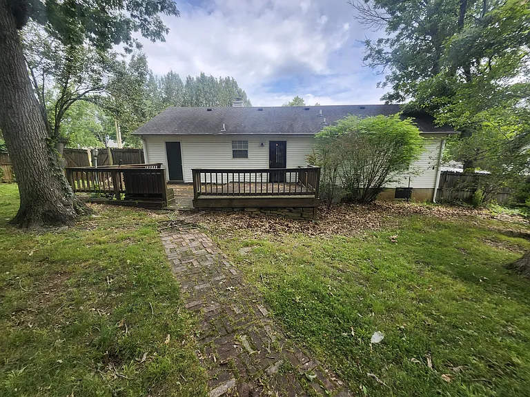 109 Drennan Ln — Photo 8