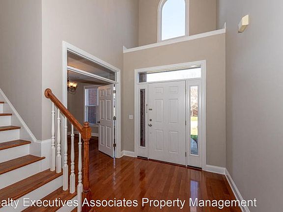 5th image of 526 Argyle Way