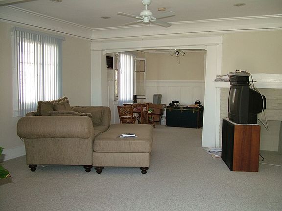 Living room w/ dining area 