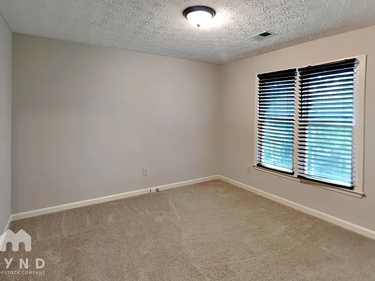 4915 Willow Ln — Photo 13