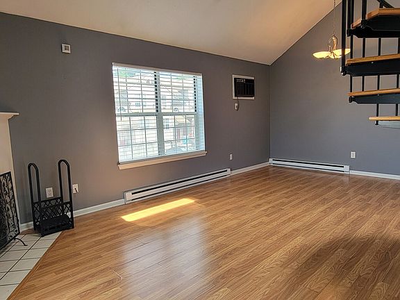 3rd image of 10 Taft Pointe #2