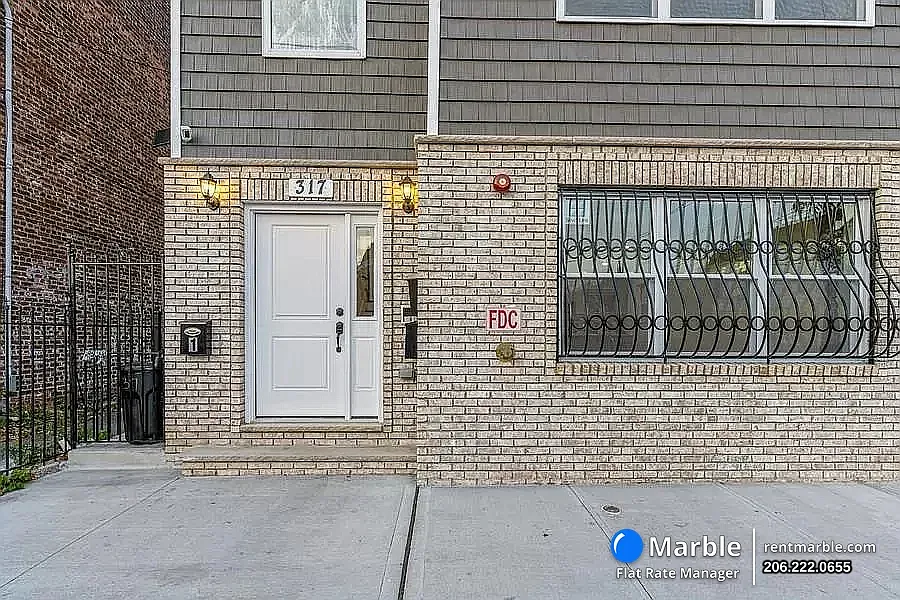 317 14th Ave — Photo 2