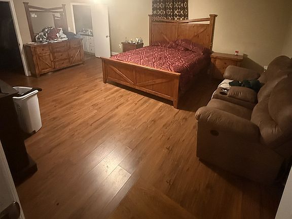 5th image of 1102 N Washington St