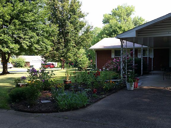 3rd image of 905 S 14th Pl