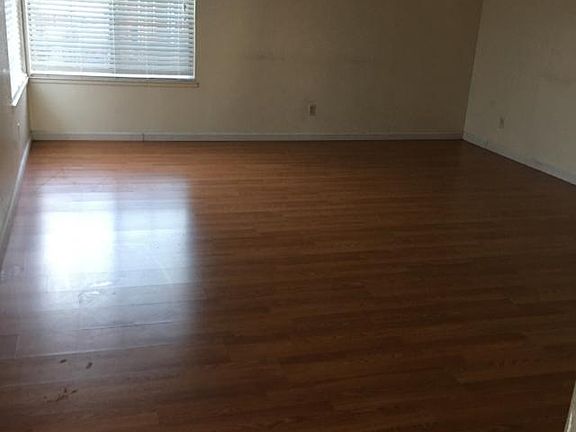 3rd image of 3325 Holly Dr APT D