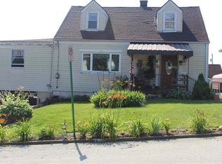 116 S 7th St, Youngwood, PA 15697