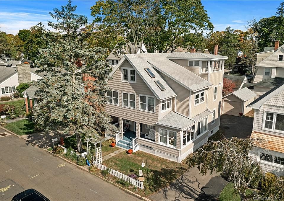 1st image of 9 Crescent Bluff Ave