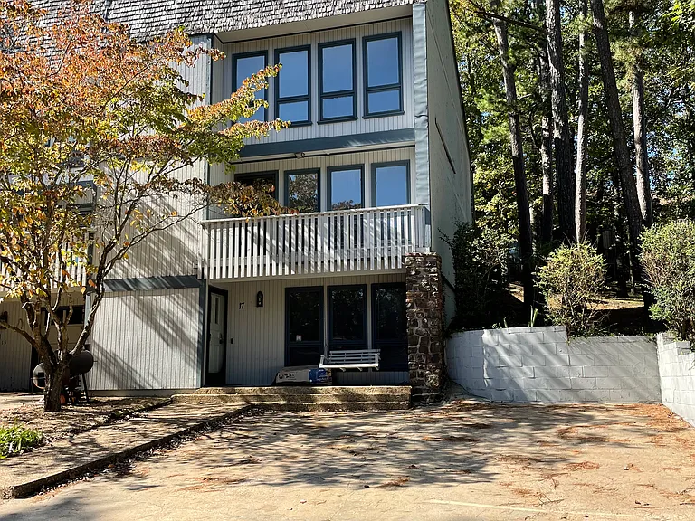 17 Dogwood Dr — Photo 1