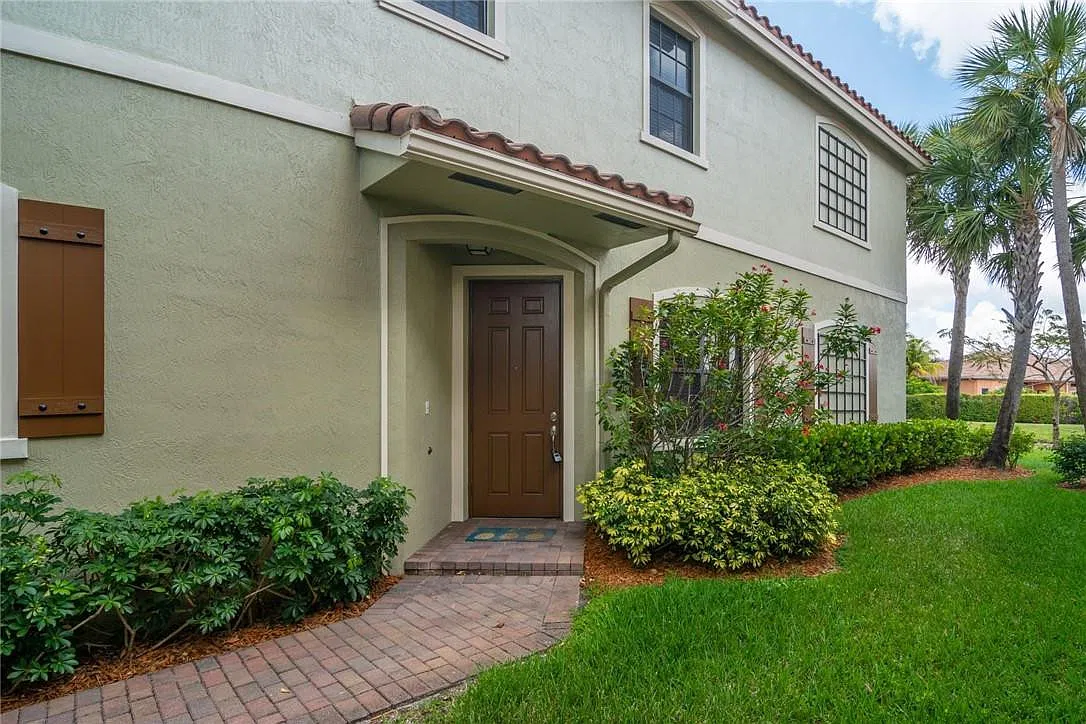 3 bed, 2.5 bath, 1883 sqft, $3,650 — Photo 3
