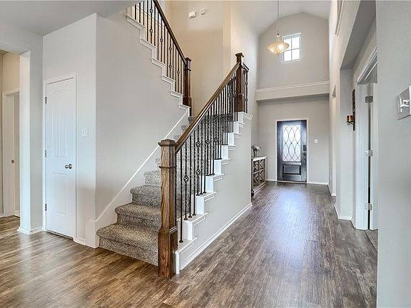 2nd image of 115 Finley St
