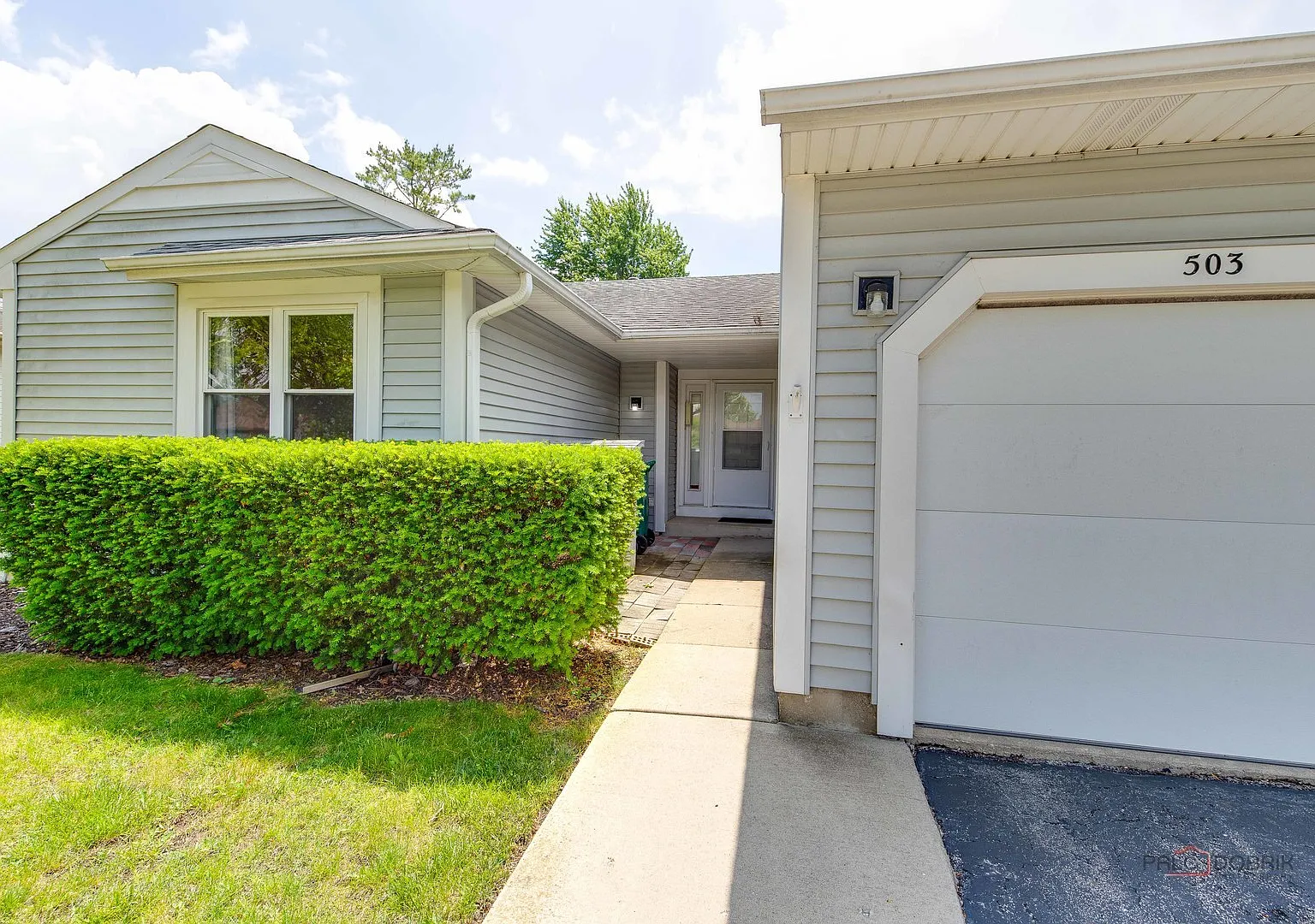 2 bed, 1082 sqft, $2,690 — Photo 3