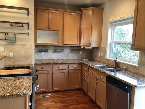 3rd image of 318 Creekside Village Dr