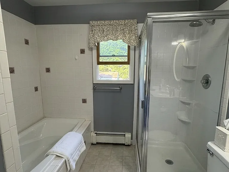 614 Middle Country Rd — Photo 11