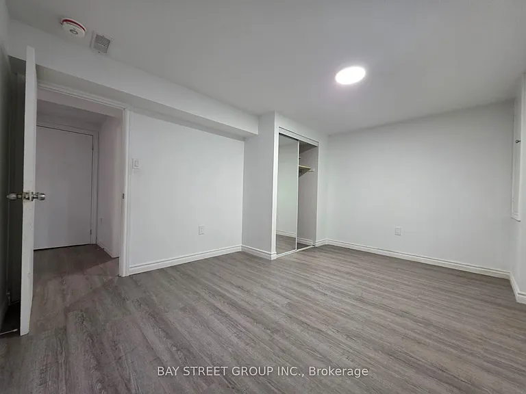 882 Southdown Dr #BASEMENT — Photo 12