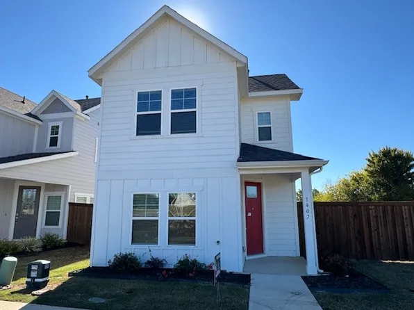 1407 Avocado Ln, Gainesville, TX 76240