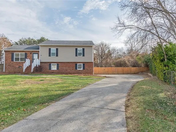 5205 Bienard Ct, Walkertown, NC 27051